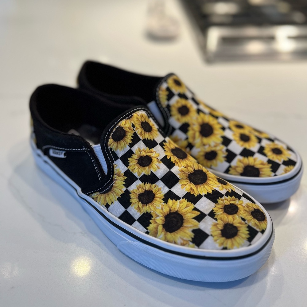 Sunflower vans - Picture 1 of 3